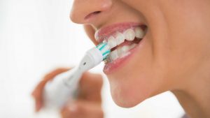 Cách làm sạch răng miệng bằng bàn chải điện đem đến cho người dùng một trải nghiệm tốt