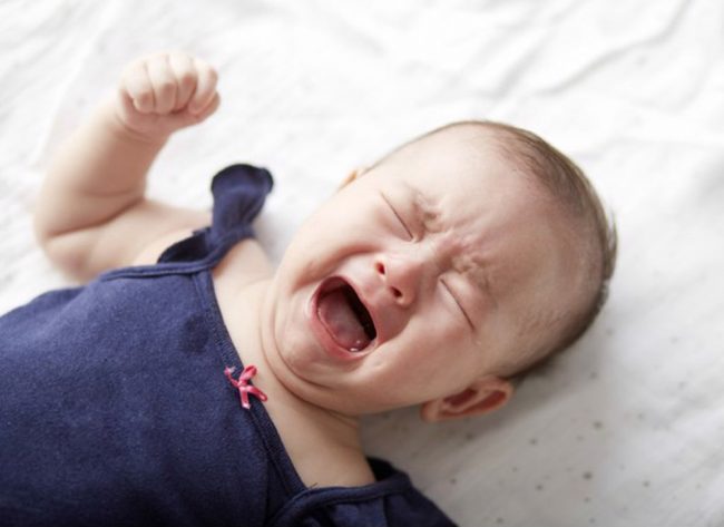 Các bậc phụ huynh đừng quá căng thẳng khi bé khóc lớn do mọc răng để có tinh thần chăm sóc bé tốt nhất