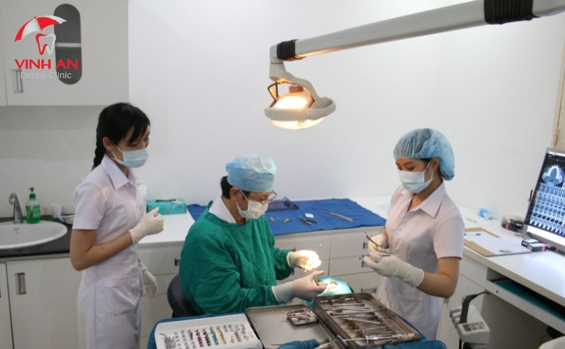 Trồng Răng Implant Có Nguy Hiểm Không? Những Biến Chứng Bạn Có Thể Gặp