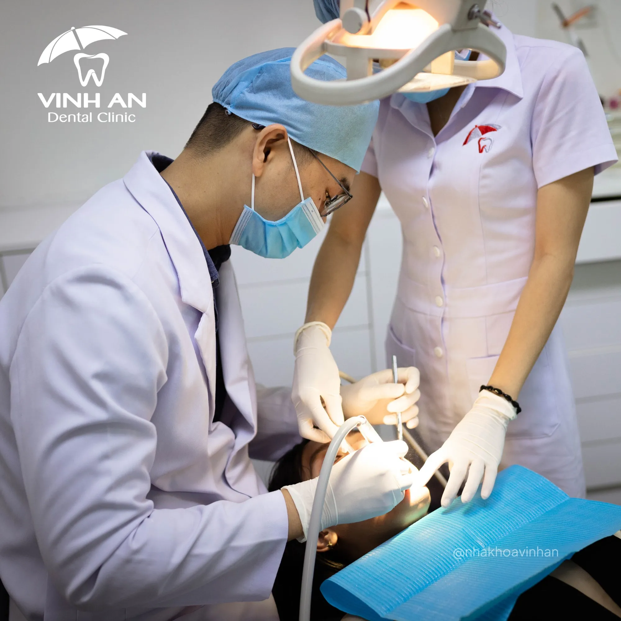 Bác sĩ tại Nha khoa Vinh An luôn đồng hành cùng bạn trên chặng đường "Hạnh phúc từ nụ cười"