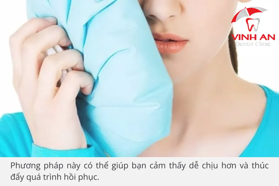Chườm ấm giúp bạn cảm thấy giảm sưng và làm dịu vùng tổn thương